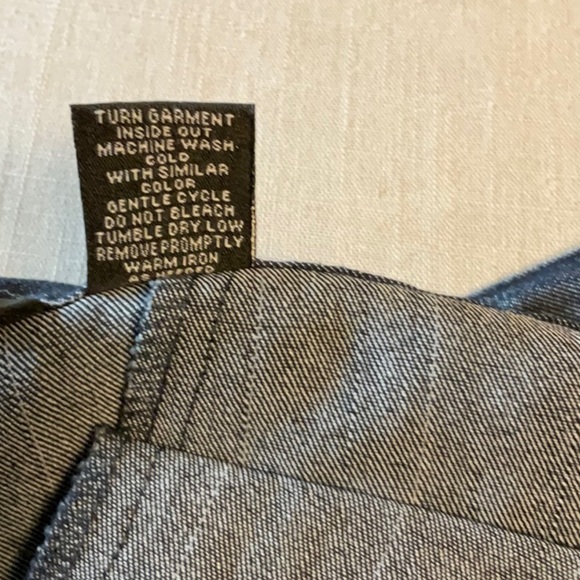 Larry Levine Blue Capris with Tailored Fit - Picture 5 of 5